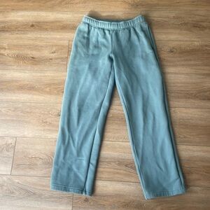 Aritzia sweatfleece mega fit straight leg sweatpants size xs